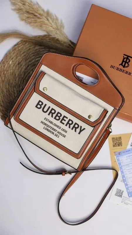 شنطة - Burberry  / شامل علبة الشركة