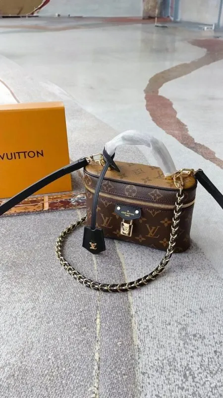 شنطة - Louis Vuitton makeup ماستر / شامل علبة