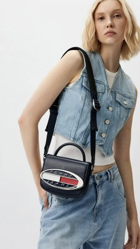 شنطة - TOMMY HILFIGER Crossover  / الاصلية شامل علبة و كيس الشركة
