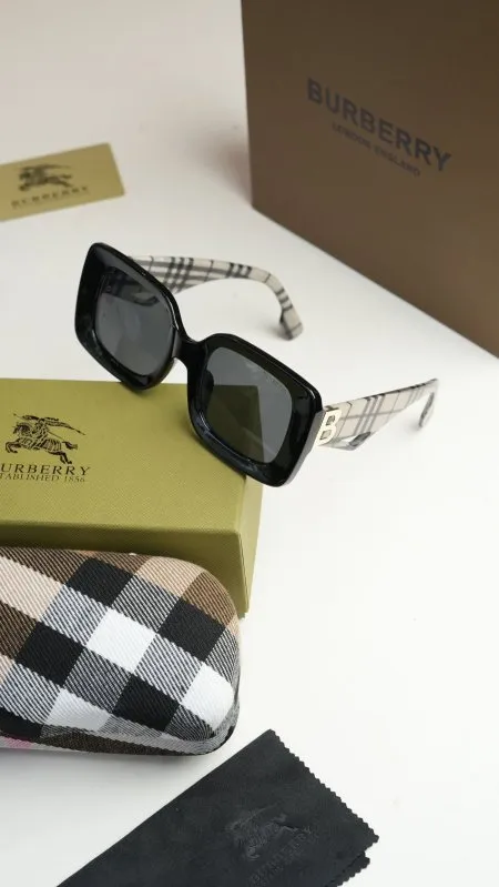 نظارة - Burberry / شامل علبة و كيس الشركة
