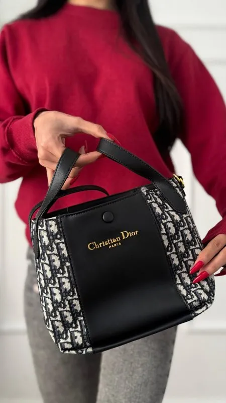 شنطة - Dior Signutre / الجديدة كليا