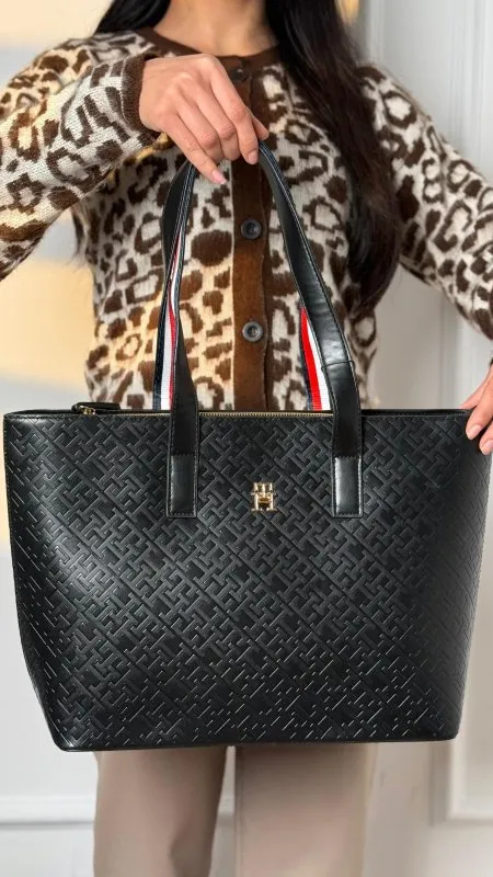 شنطة - Tommy Hilfiger - شامل علبة الشركة 3013#