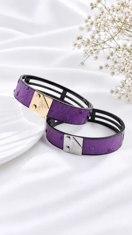 اساور Prada