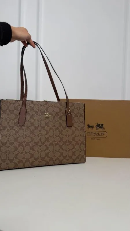 شنطة - Coach مقاس كبير / شامل علبة الشركة 26111#