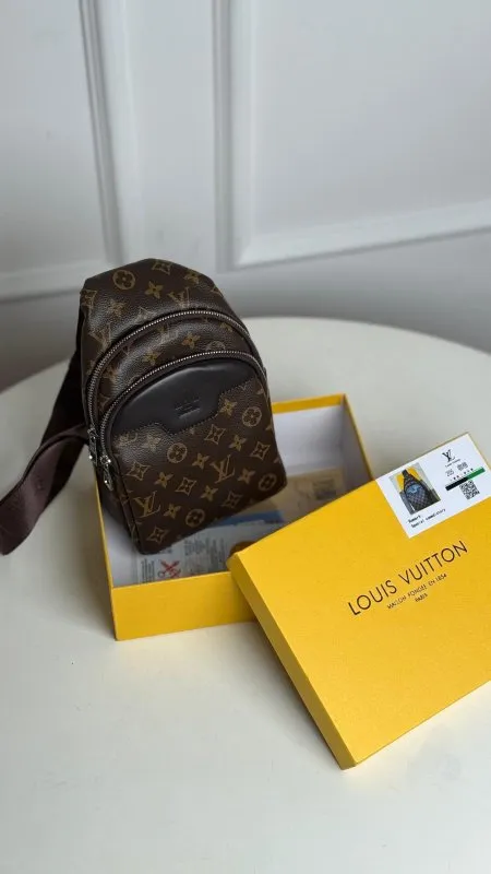 باوتش - Louis Vuitton - كوبي ماستر/ شامل علبة الشركة