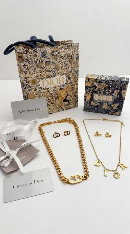 طقم سنسال وحلق - Dior \ شامل علبة وكيس الشركة