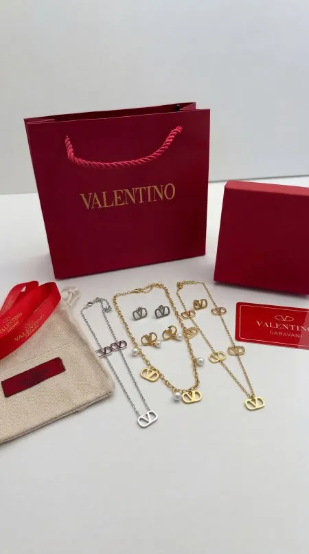 طقم سنسال وحلق - Valentino \ شامل علبة وكيس الشركة