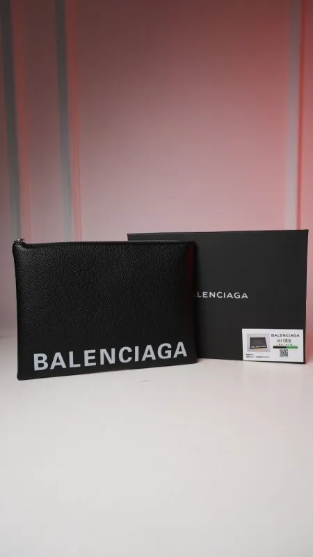 كلاتش Balanciga - شامل علبة
