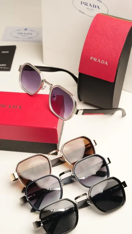 نظارة - PRADA / شامل علبة و كيس الشركة