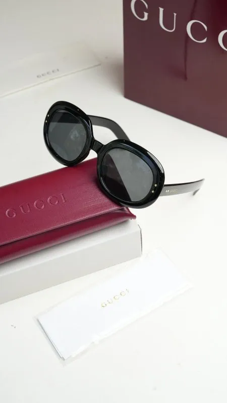 نظارة - Gucci شامل علبة و كيس الشركة