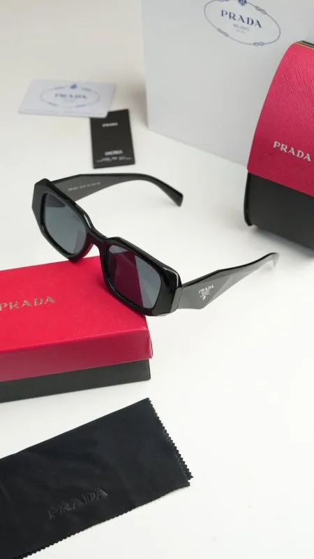 نظارة PRADA / شامل علبة وكيس الشركة