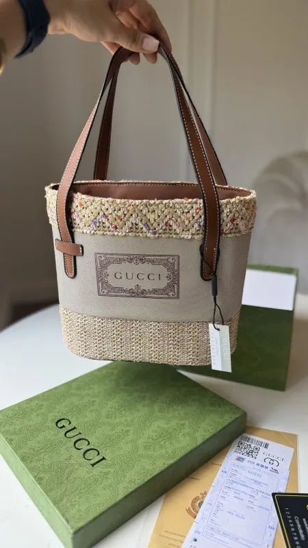 شنطة قش - GUCCI / شامل علبة الشركة