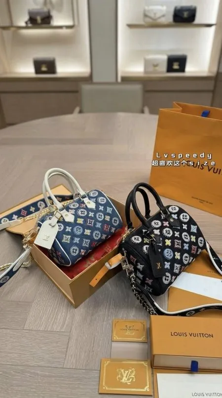 شنطة - LOUIS VUITTON / شامل علبة الشركة