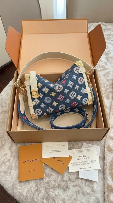 شنطة - LOUIS VUITTON / شامل علبة الشركة