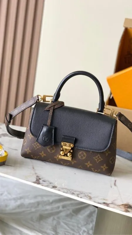 شنطة - LOUIS VUITTON /شامل علبة الشركة