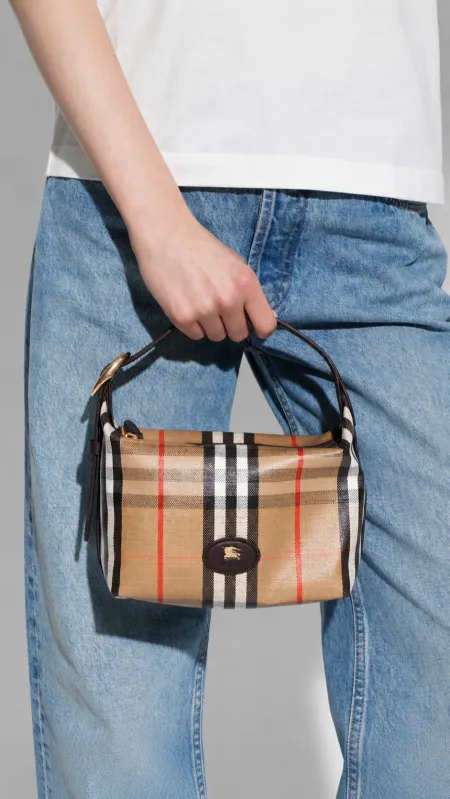 شنطة - BURBERRY / شامل علبة الشركة