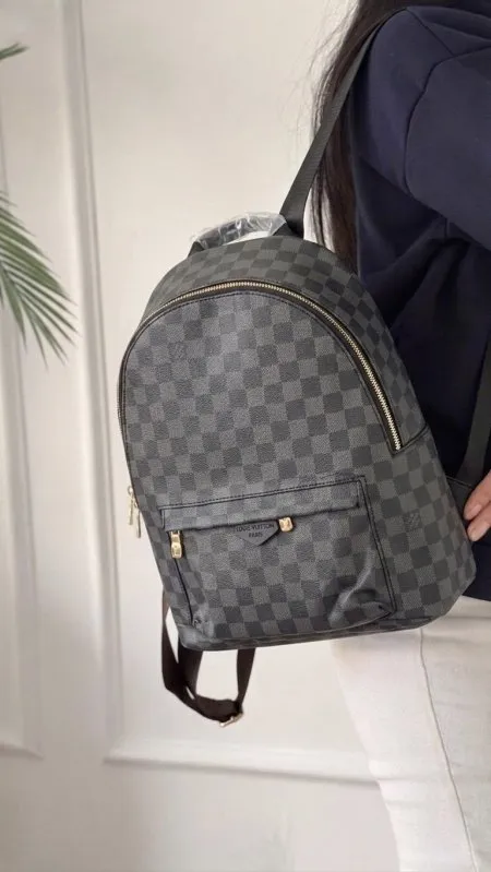 شنطة ظهر - LOUIS VUITTON