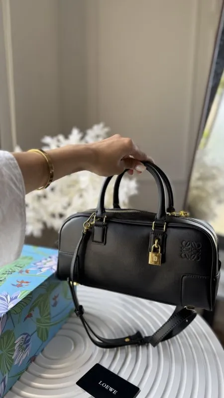 شنطة - LOEWE / شامل علبة الشركة
