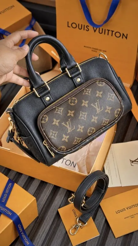 شنطة - Louis Vuitton / شامل علبة الشركة