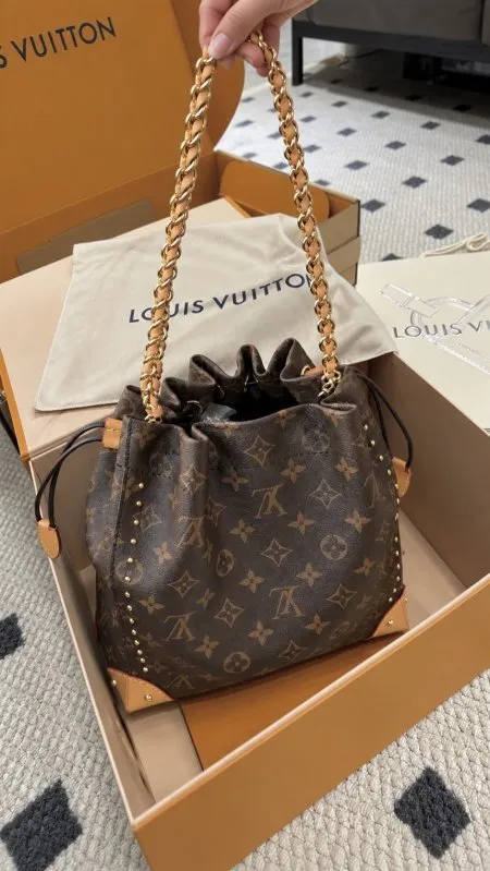 شنطة Louis Vuitton / شامل علبة الشركة
