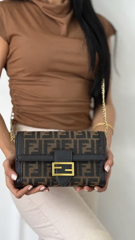 كلاتش FENDI - شامل علبة #2112