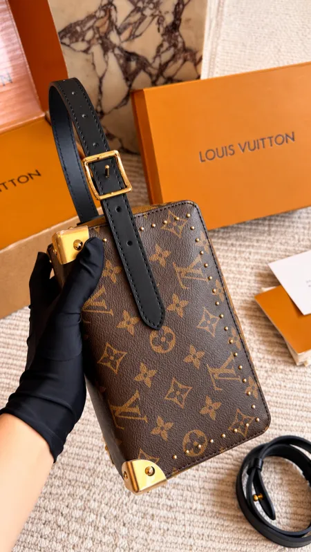 شنطة - LOUIS VUITTON يد / ماستر كواليتي شامل علبة