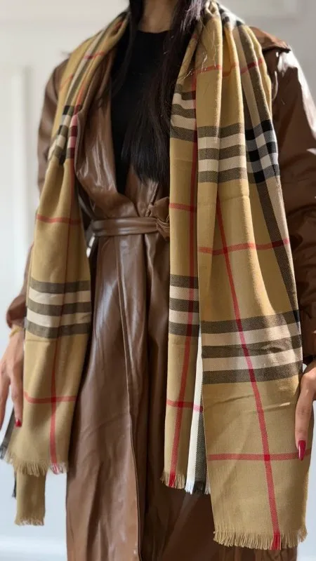 شال كتف خفيف -BURBERRY (خريفي )