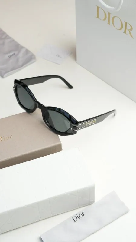 نظارة - Dior / شامل علبة وكيس الشركة